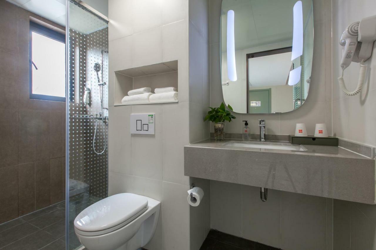 Ibis Wuhan Hubu Alley Hotel Exterior photo