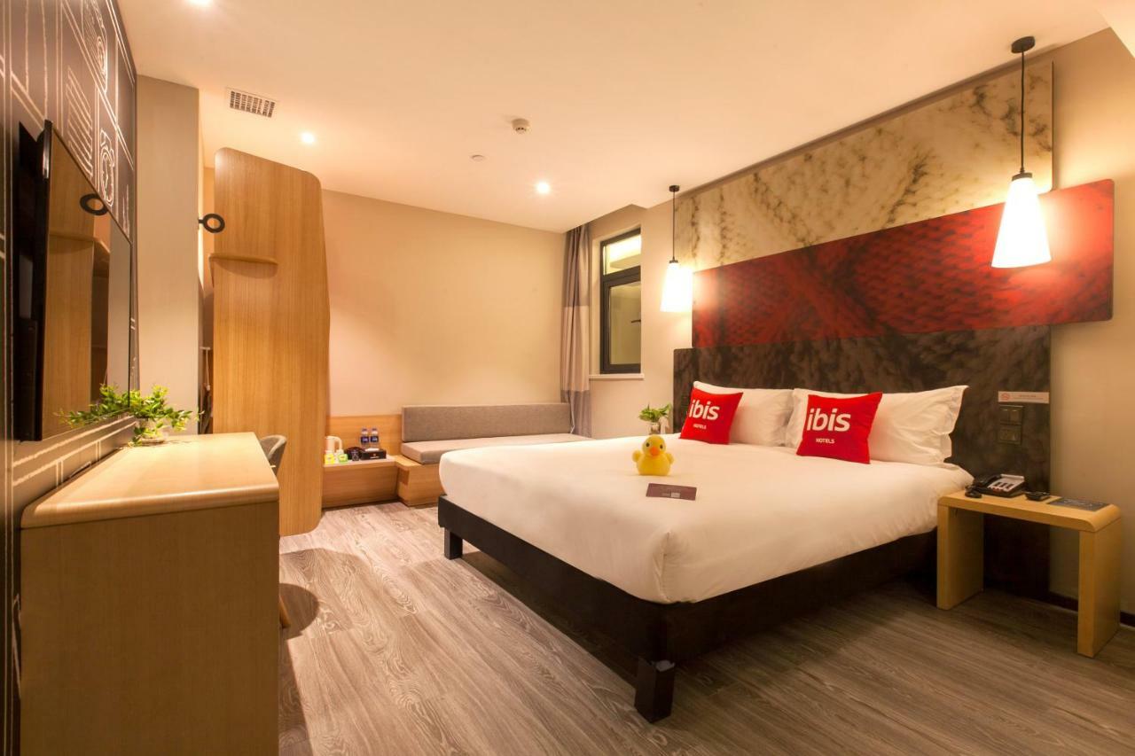 Ibis Wuhan Hubu Alley Hotel Exterior photo